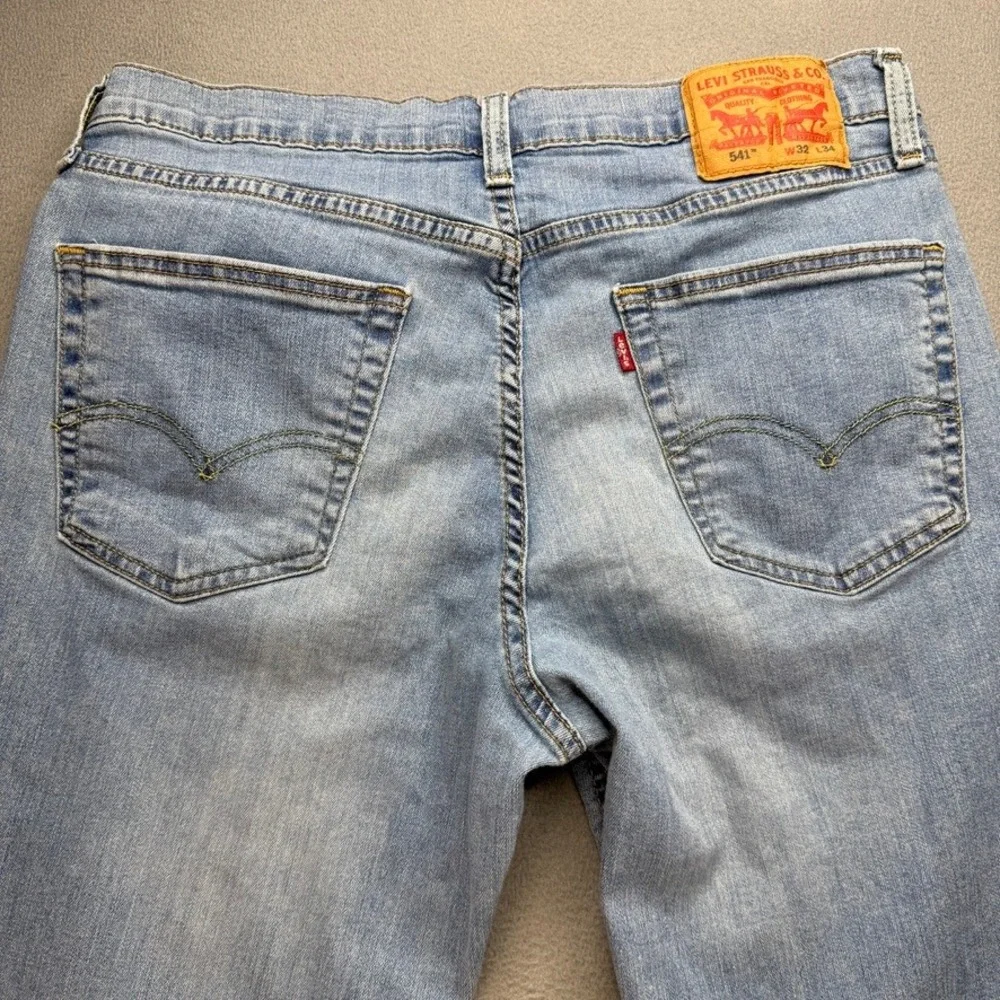 Levis 541 Jeans Athletic Taper Fit 32x34 (FIT 32x31) Blue Denim Faded Classic